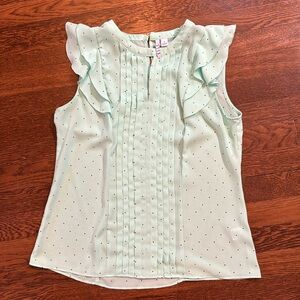 Women’s sleeveless dressy top